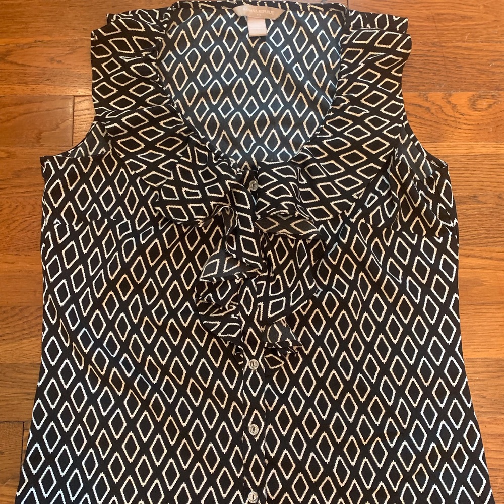 Banana Republic-Black & White Sleeveless Blouse-Sm